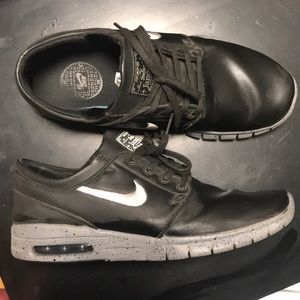 Size 9 black “leather” Stefan janoski nike SB
